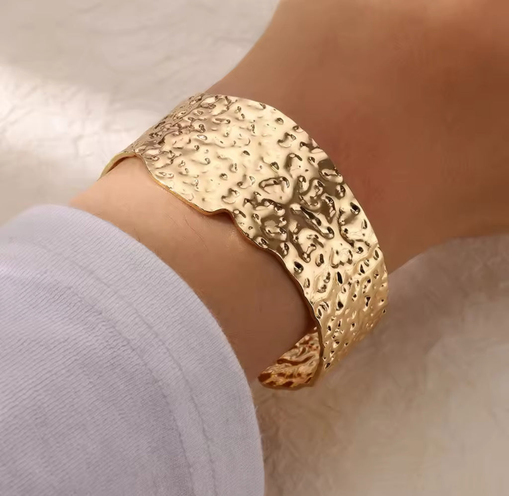 Stainless Steel Charm Texture Cuff Bangle