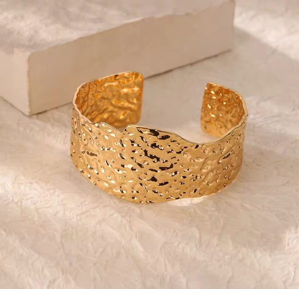 Stainless Steel Charm Texture Cuff Bangle