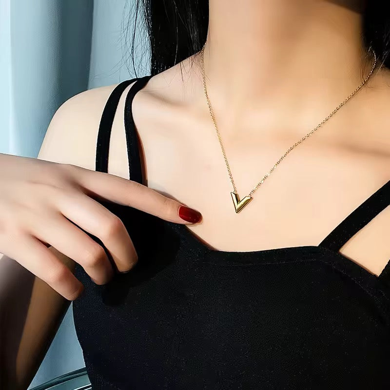 Stainless Steel Retro Temperment V Letter Pendant Necklace