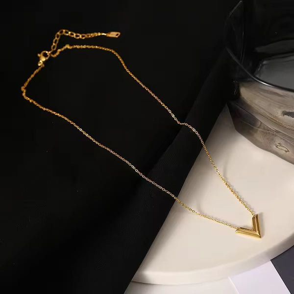 Stainless Steel Retro Temperment V Letter Pendant Necklace