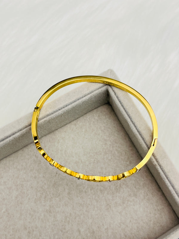 Stainless Steel Round Design Golden Bracelet