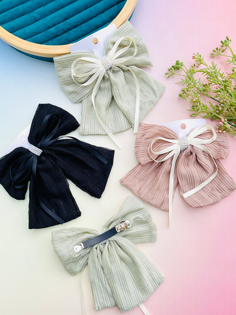 Crinkle Pearl Bow Hair Clip